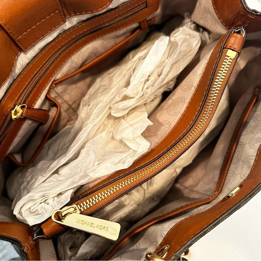 Michael Kors Signature Cynthia Satchel Purse Women's Medium Brown Gold Hardware‎